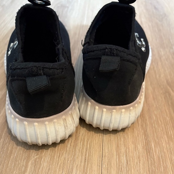 Simon Chang Woman’s 6 Black Slip-On Sneakers Shoes with White Soles - Picture 6 of 8